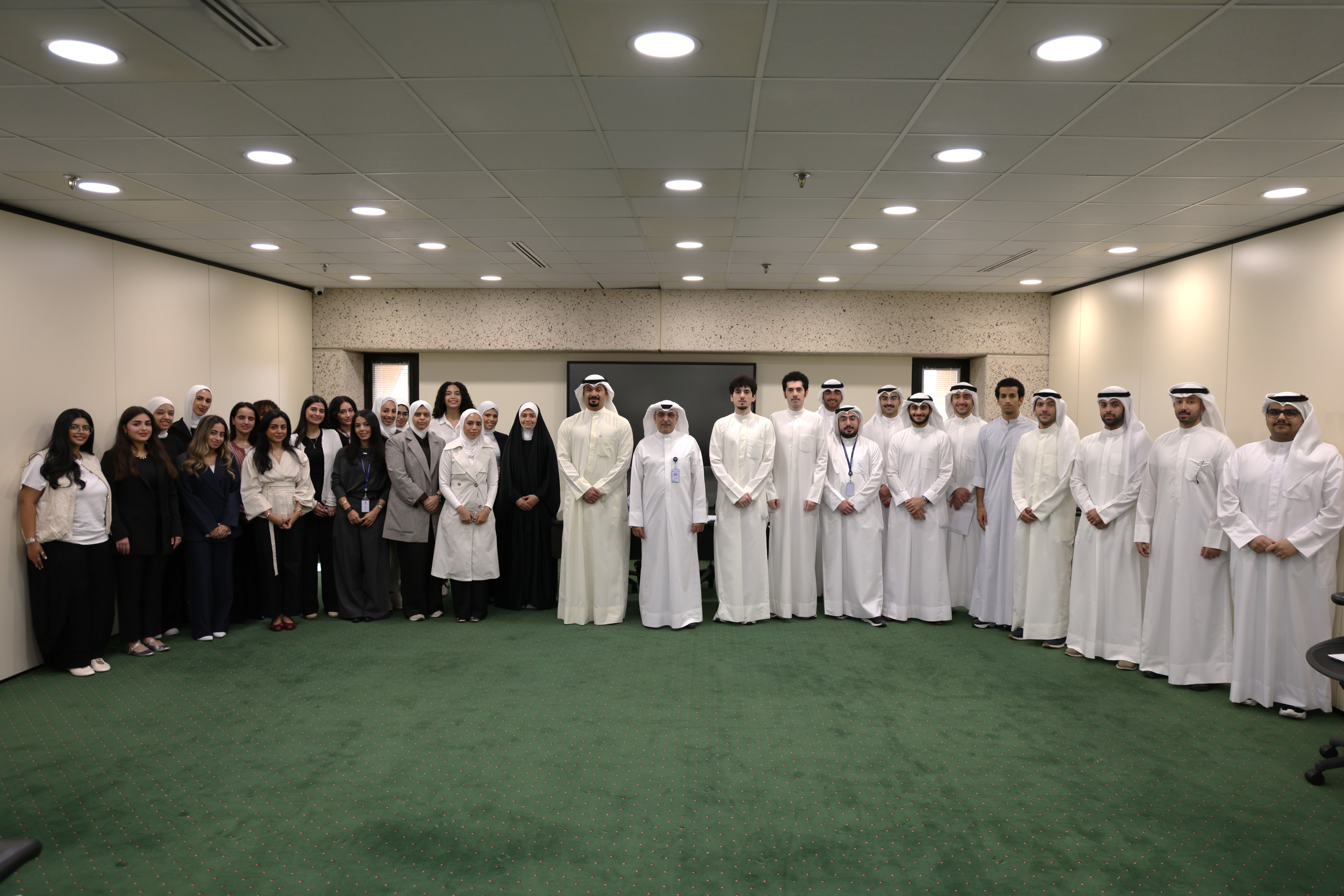 الصندوق الكويتي للتنمية يعقد لقاءً تنويرياً لمنتسبي الدفعة 43 من برنامج تدريب وتأهيل المهندسين والمعماريين حديثي التخرج