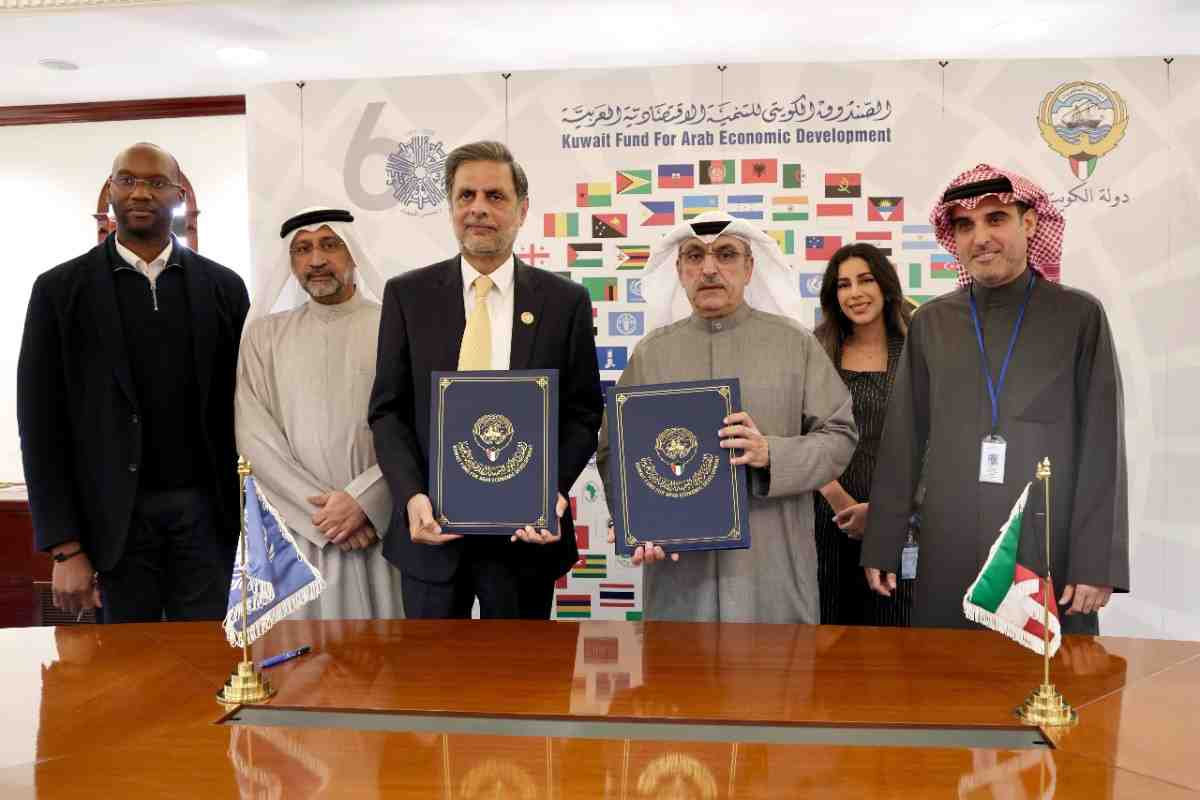 توقيع اتفاقية منحة مقدارها 2.5 مليون دولار أمريكي للمساهمة في تمويل مشروع تعزيز الوصول إلى مصادر الطاقة المتجددة للمرافق الصحية في الجمهورية اليمنية