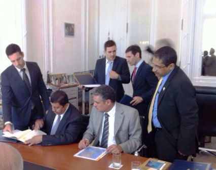 Signing a Loan Agreement in the Republic of Argentina