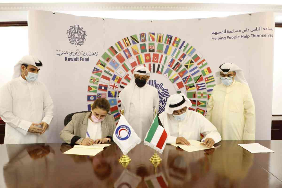 Signing of a Grant Agreement between the Kuwait Fund for Arab Economic Development and the Kuwait Red Crescent Society In the amount of 2.5 million US dollars in support of the “Improved housing conditions and health care services” Project for the Rohingya Refugees in Cox's Bazar District in the People's Republic of Bangladesh